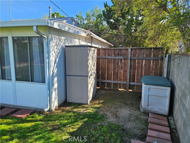 Detail Gallery Image 34 of 39 For 18237 Valley Vista Bld, Tarzana,  CA 91356 - 2 Beds | 1 Baths