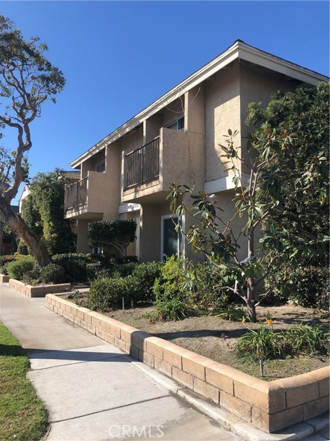 Detail Gallery Image 1 of 29 For 225 19th St a,  Huntington Beach,  CA 92648 - 3 Beds | 2/1 Baths