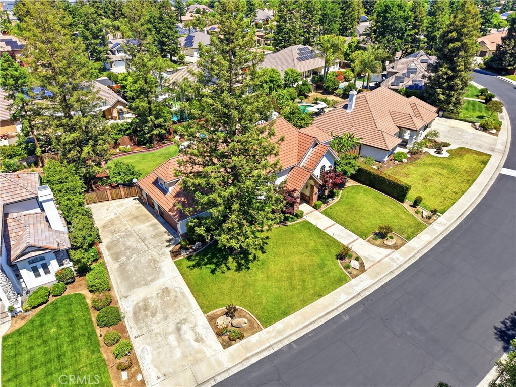 https://media.crmls.org/medias/29c85ed3-e5c0-4d09-9229-1ca5111b7962.jpg?preset=X-Large