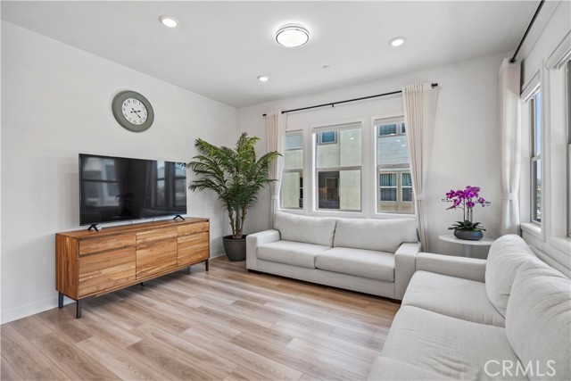 1698 Hollyleaf Ter, Montebello CA: https://media.crmls.org/medias/29c89184-e8bf-4f41-8762-bd1af190af4e.jpg