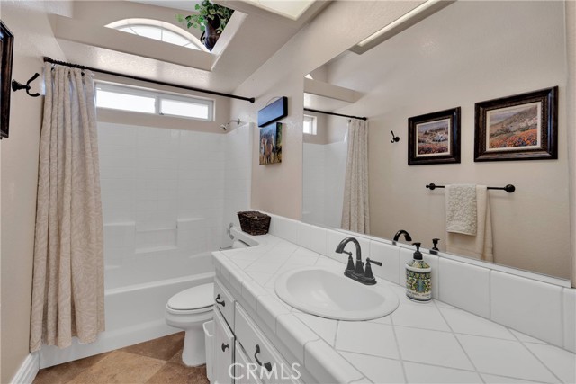 12958 Ranchero Road, Oak Hills CA: https://media.crmls.org/medias/29c9a4b2-6e3c-4d93-b0e5-70793de88d76.jpg