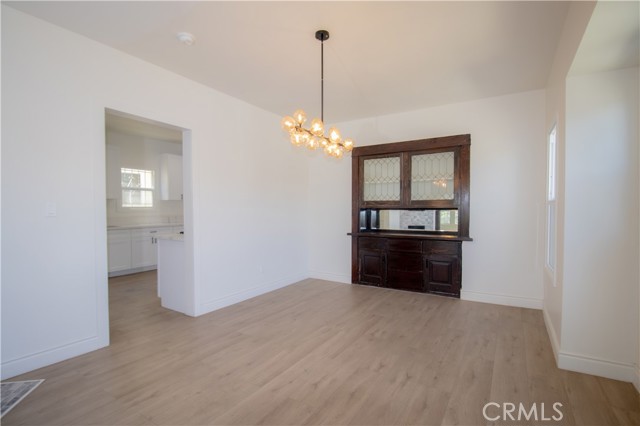 2101 Arlington Avenue, Los Angeles CA: https://media.crmls.org/medias/29c9b6c7-102f-4866-98bb-68ac8380fca1.jpg