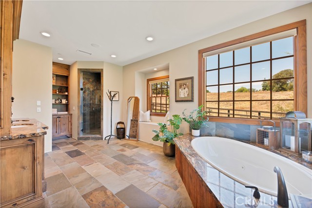 42970 Grace Lane, Murrieta CA: https://media.crmls.org/medias/29c9ec66-b3f7-4826-b6a3-a2ebdac7d581.jpg