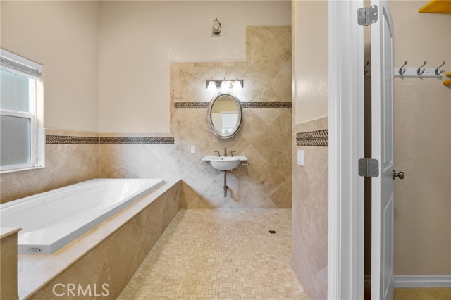 Detail Gallery Image 14 of 37 For 301 S Shakespeare Ln, Big Bear City,  CA 92314 - 3 Beds | 2 Baths