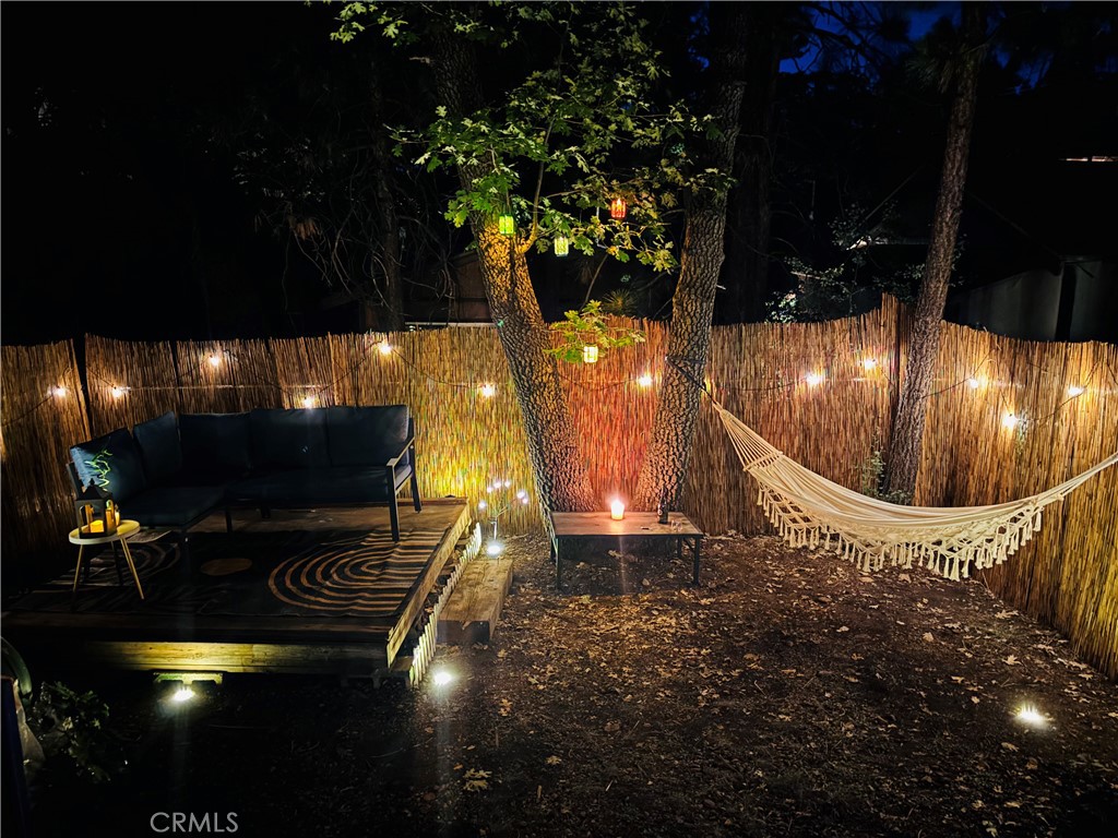 https://media.crmls.org/medias/29cad182-300b-43eb-a6e3-1286b2588f30.jpg?preset=X-Large