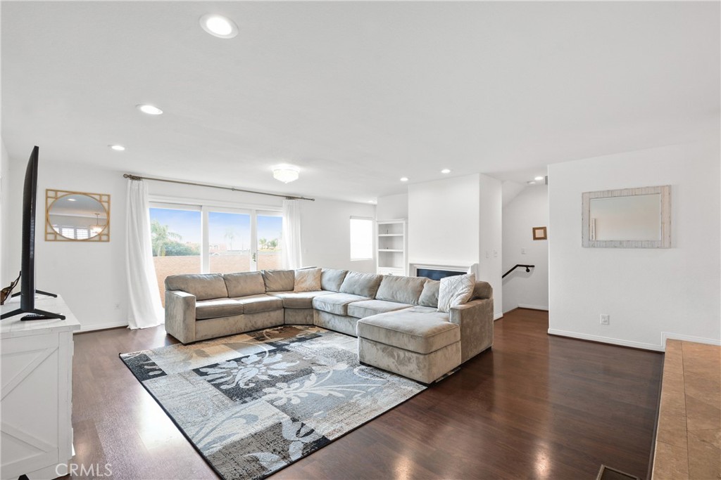 1158 W 11th Street #J