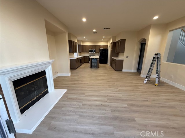 Detail Gallery Image 4 of 18 For 1177 Acapulco, Corona,  CA 92882 - 5 Beds | 2 Baths