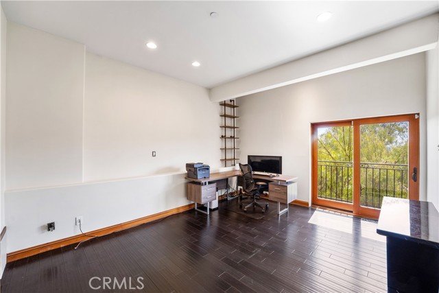24410 Mulholland, Calabasas CA: https://media.crmls.org/medias/29cbdfe7-bdaf-4232-9101-482d22ac21dc.jpg