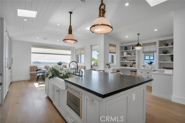 Detail Gallery Image 7 of 49 For 620 12th Street, Manhattan Beach,  CA 90266 - 5 Beds | 4/1 Baths