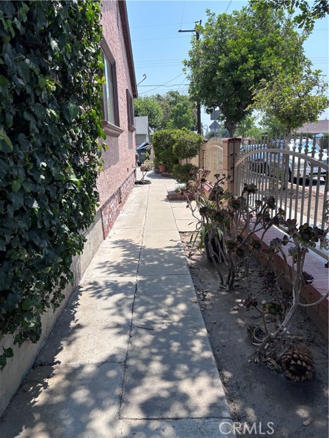 Detail Gallery Image 22 of 30 For 400 N Virginia Ave, Azusa,  CA 91702 - 2 Beds | 1 Baths