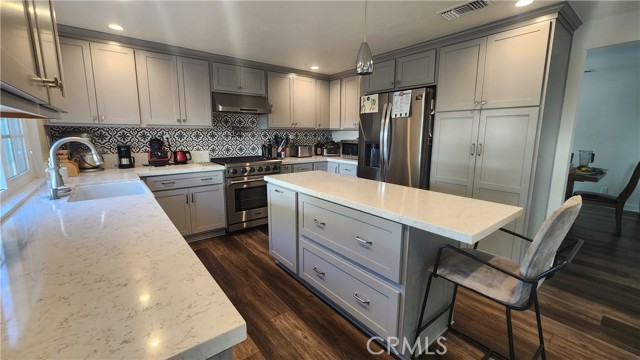 9244 Whitting Way, Riverside CA: https://media.crmls.org/medias/29cd0565-92b3-45ff-a42a-68bf04132b47.jpg
