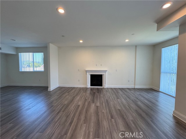 Detail Gallery Image 9 of 32 For 14934 Burbank Bld #302,  Sherman Oaks,  CA 91411 - 2 Beds | 2 Baths