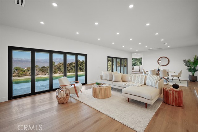 2115 E Santiago Street, Covina CA: https://media.crmls.org/medias/29ce9792-6dd6-4644-8ed7-095bb7071a7e.jpg