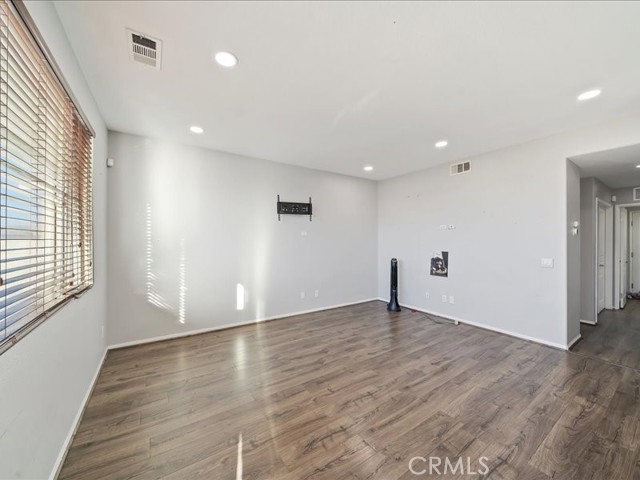 Detail Gallery Image 12 of 28 For 16764 Desert Lily, Victorville,  CA 92394 - 5 Beds | 2/1 Baths