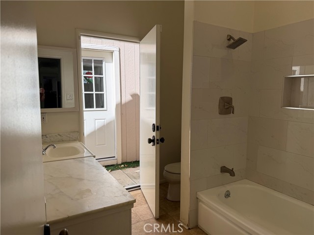 Detail Gallery Image 19 of 27 For 20838 Exhibit Ct, Woodland Hills,  CA 91367 - 4 Beds | 4 Baths