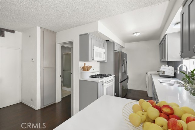25830 Cypress Street, Lomita CA: https://media.crmls.org/medias/29cf5099-7872-4eaf-9451-409f287fd054.jpg
