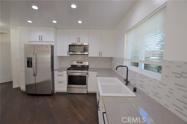 6147 Will Rogers Westchester, California This gorgeous new home is ready for its first occupant! Built in 2020, it is a separate back house that boasts high end finishes and is centrally located in Westchester. The kitchen features shaker style cabinets and quartz counters with stainless dishwasher, gas stove, microwave and refrigerator. The master suite has a walk in closet, recessed lights and the over sized shower with custom glass doors, dual sinks and skylight. The two bedrooms share a Jack and Jill bathroom with custom tile floors, tub/shower and a skylight. There is a half bath as well. Other features of this home are stackable washer and dryer, ceiling fans, Central AC and Heat, Tankless water heater and a fenced yard. There is a parking spot in the Driveway and plenty of street parking too.