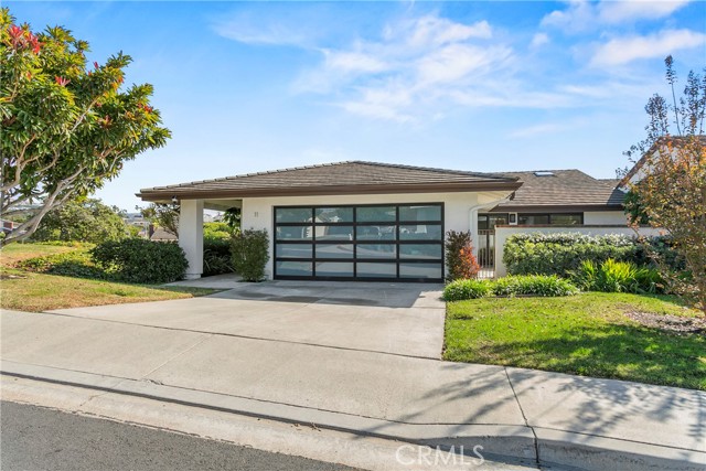 Detail Gallery Image 1 of 33 For 11 Skysail Dr, Corona Del Mar,  CA 92625 - 2 Beds | 2/1 Baths