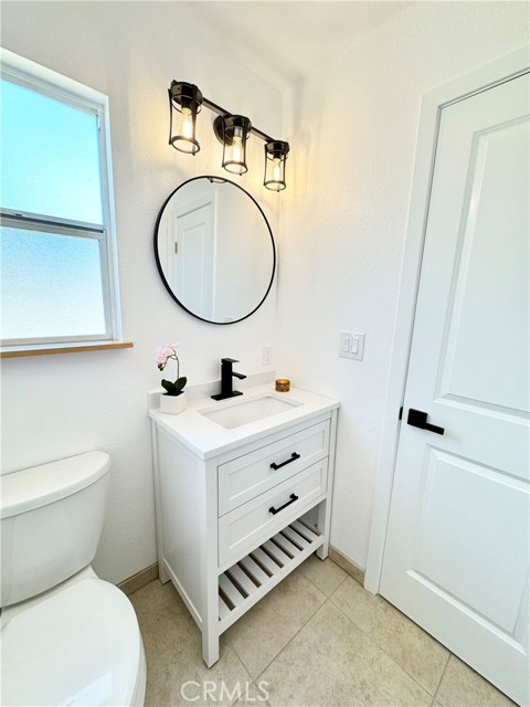 Detail Gallery Image 13 of 23 For 16501 Rhone Ln, Huntington Beach,  CA 92647 - 4 Beds | 2 Baths