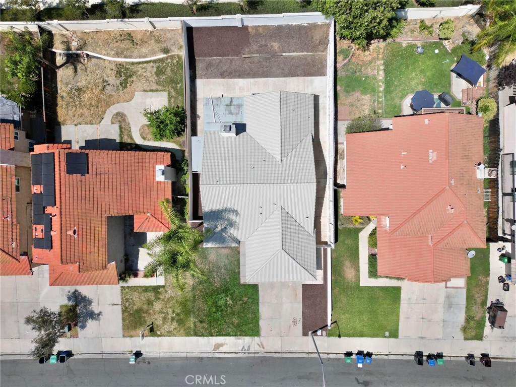 https://media.crmls.org/medias/29d079a7-66f8-44d1-ae9a-71238b2e897d.jpg?preset=X-Large