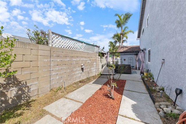 Detail Gallery Image 11 of 40 For 2102 Tern Bay Ln, Lakewood,  CA 90712 - 5 Beds | 2/1 Baths