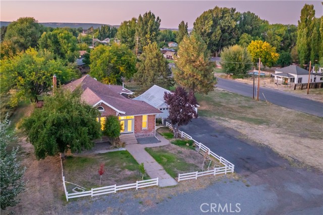 206 E Mcdowell Avenue, Alturas CA: https://media.crmls.org/medias/29d16dcf-1dcd-4840-b74c-c15ad30cd9e7.jpg
