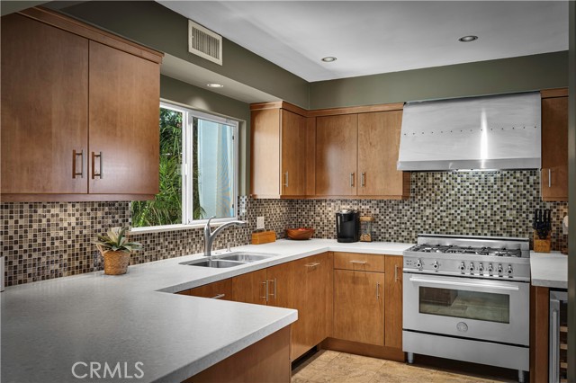 Detail Gallery Image 15 of 60 For 6119 Mary Ellen, Valley Glen,  CA 91401 - 4 Beds | 2 Baths