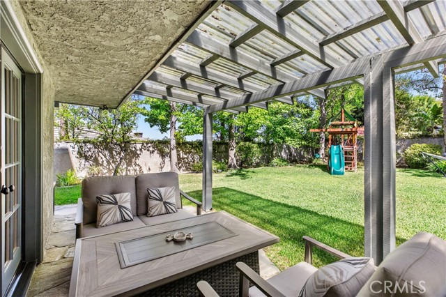 6032 County Oak Road, Woodland Hills CA: https://media.crmls.org/medias/29d19779-4ce6-476f-9d49-0eae067d437d.jpg