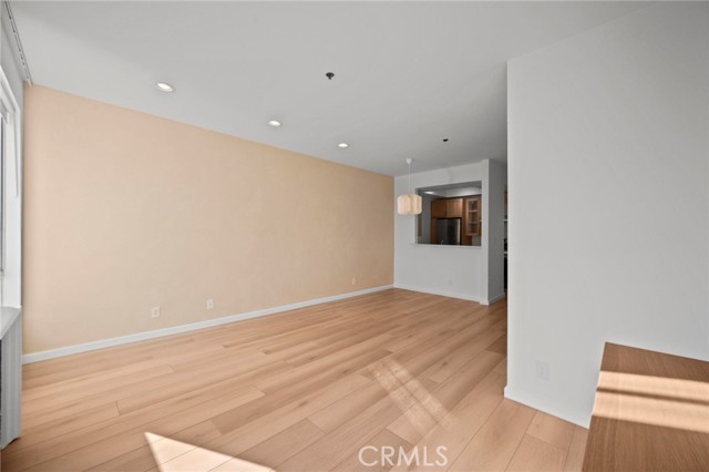 Detail Gallery Image 9 of 37 For 19350 Sherman Way #338,  Reseda,  CA 91335 - 2 Beds | 2 Baths