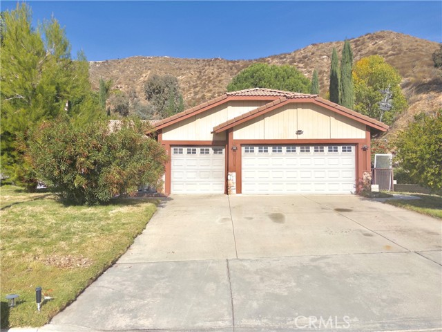 Detail Gallery Image 1 of 16 For 3722 Palm Crest Dr, Highland,  CA 92346 - 3 Beds | 2 Baths