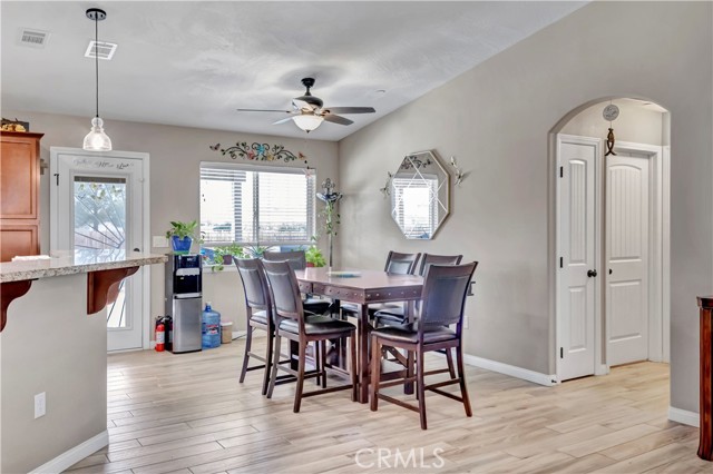 Detail Gallery Image 3 of 14 For 11988 Pecos, Apple Valley,  CA 92308 - 3 Beds | 2 Baths