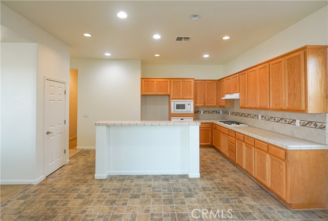 Detail Gallery Image 6 of 36 For 14125 Spyglass, Chowchilla,  CA 93610 - 4 Beds | 2/1 Baths