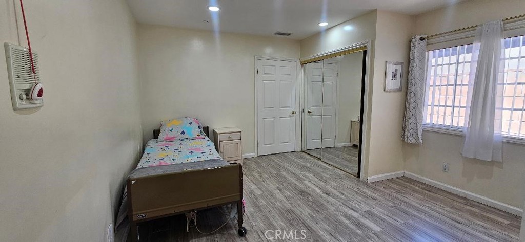 https://media.crmls.org/medias/29d310cb-9ba0-4168-8820-43d141c75851.jpg?preset=X-Large