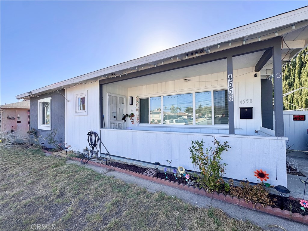 4558 N Mountain View