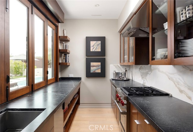 4512 Roxbury Road, Corona del Mar CA: https://media.crmls.org/medias/29d4718b-44dc-4ffa-a15a-fe5052ff7047.jpg