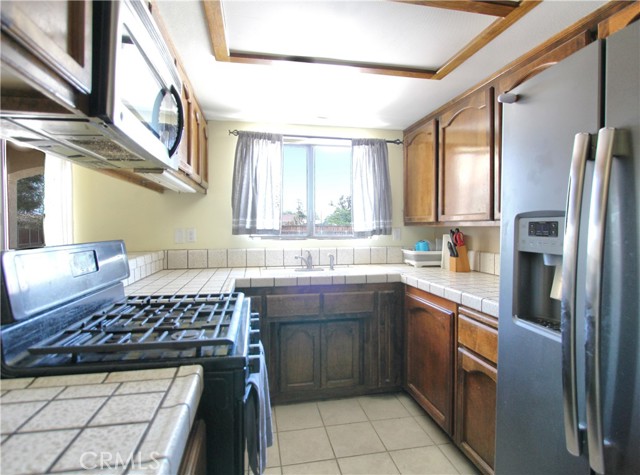 Detail Gallery Image 11 of 20 For 12981 Ojai Rd, Apple Valley,  CA 92308 - 3 Beds | 2 Baths