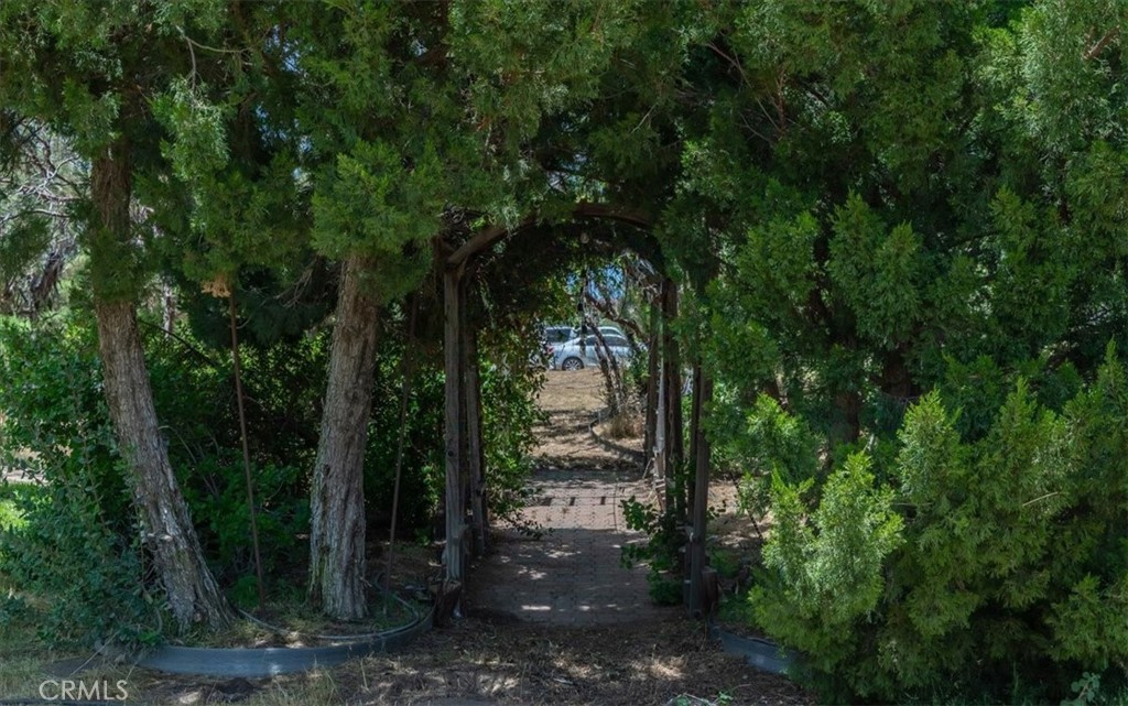 https://media.crmls.org/medias/29d52a7f-8127-4118-b585-63202ab4e8a5.jpg?preset=X-Large