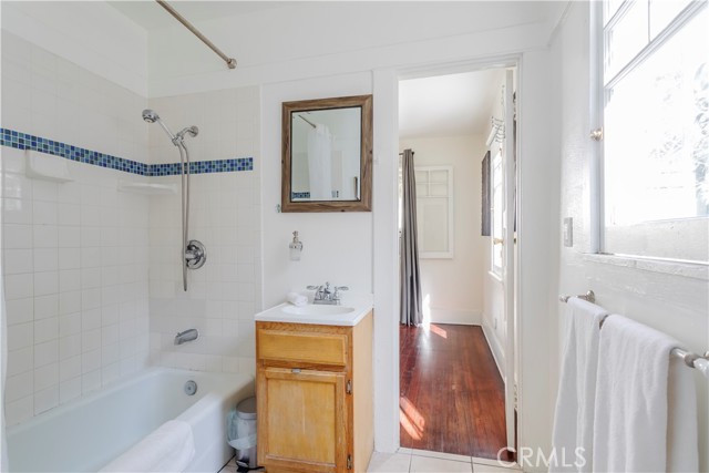 Detail Gallery Image 15 of 16 For 5124 De Longpre Ave #3/4,  Los Angeles,  CA 90027 - 2 Beds | 1 Baths