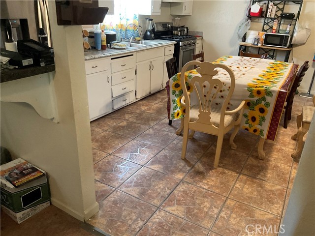 Detail Gallery Image 5 of 7 For 915 R St, Merced,  CA 95341 - 3 Beds | 1 Baths