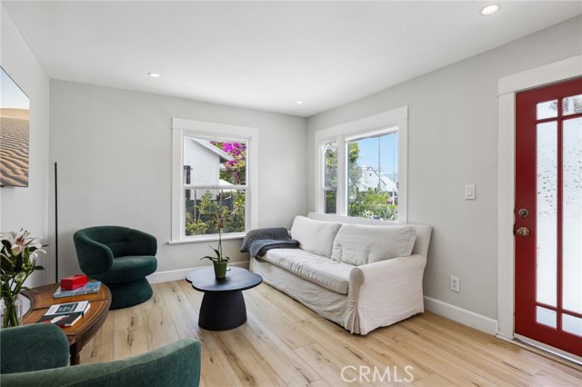 4562 W 17th Street, Los Angeles CA: https://media.crmls.org/medias/29d59d53-a144-4d5d-a6ce-7df06c5a3e57.jpg