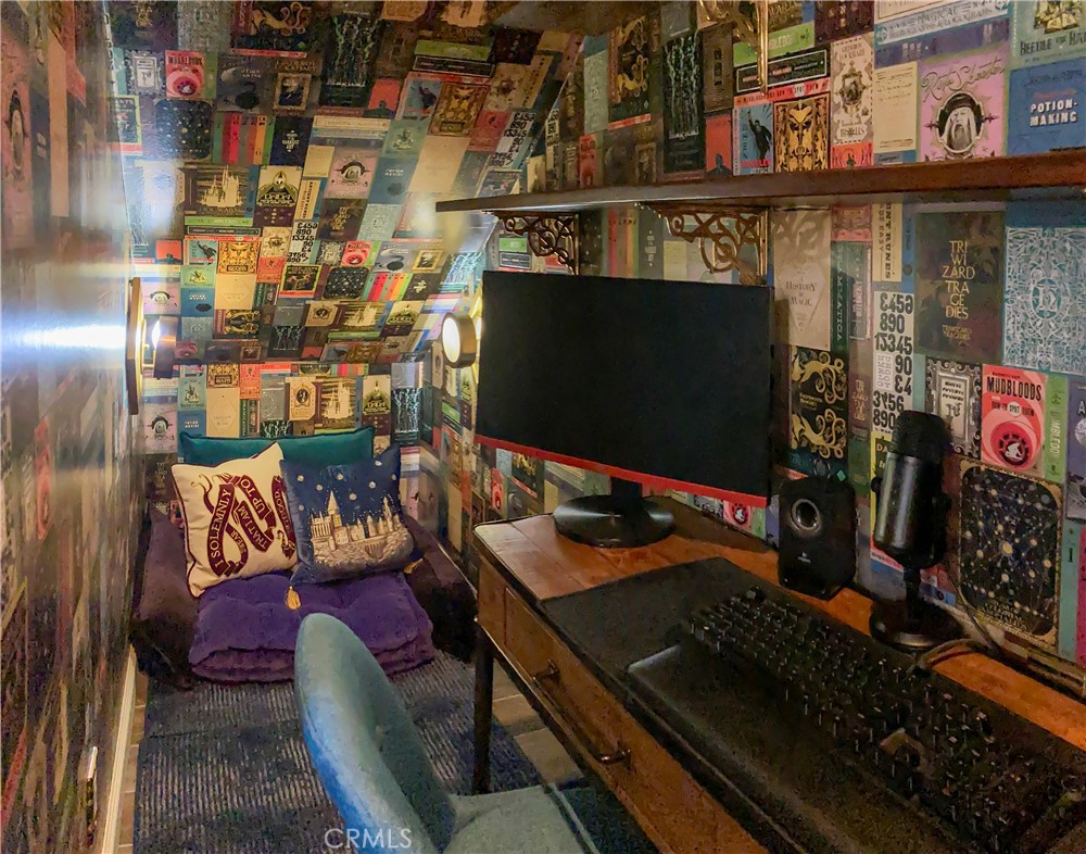 https://media.crmls.org/medias/29d60966-1c48-4d75-b1d1-9d0d52a67a98.jpg?preset=X-Large