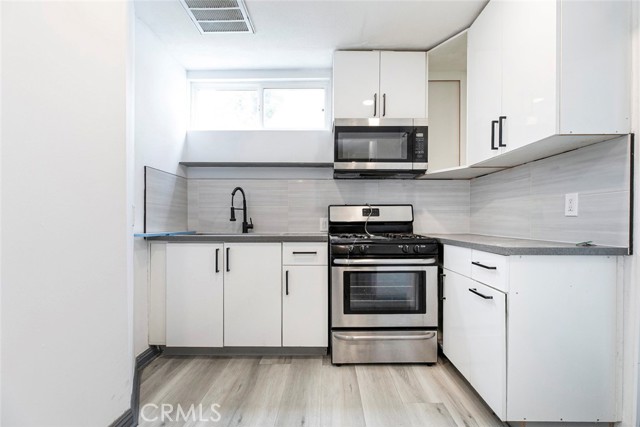 Detail Gallery Image 7 of 15 For 7347 Jamieson Ave, Reseda,  CA 91335 - 2 Beds | 1 Baths