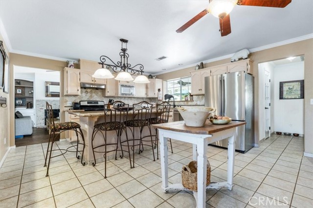 Detail Gallery Image 8 of 75 For 76945 Indian Valley, San Miguel,  CA 93451 - 7 Beds | 5/1 Baths