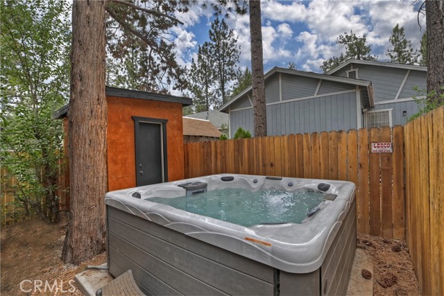 220 Angeles Boulevard, Big Bear City CA: https://media.crmls.org/medias/29d79560-88d0-4a20-847c-7455b52937c2.jpg