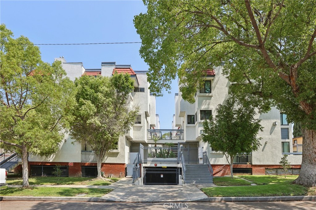 345 W Acacia Avenue #7
