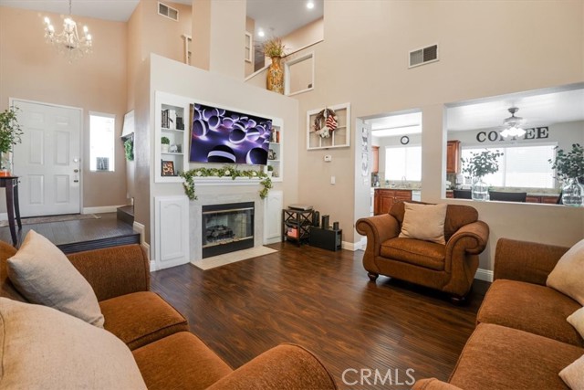 Detail Gallery Image 5 of 37 For 818 Limelite Way, Corona,  CA 92878 - 3 Beds | 2/1 Baths