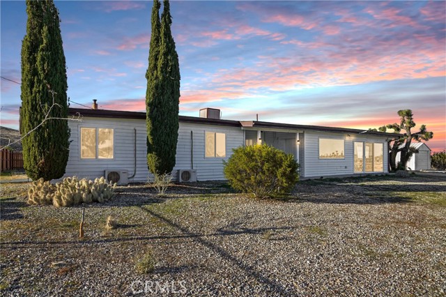 Detail Gallery Image 2 of 63 For 56676 Sunset Dr, Yucca Valley,  CA 92284 - 4 Beds | 2/1 Baths