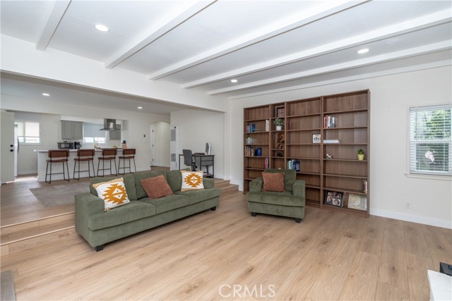 Detail Gallery Image 6 of 13 For 6301 Indiana Ave, Long Beach,  CA 90805 - 3 Beds | 2 Baths