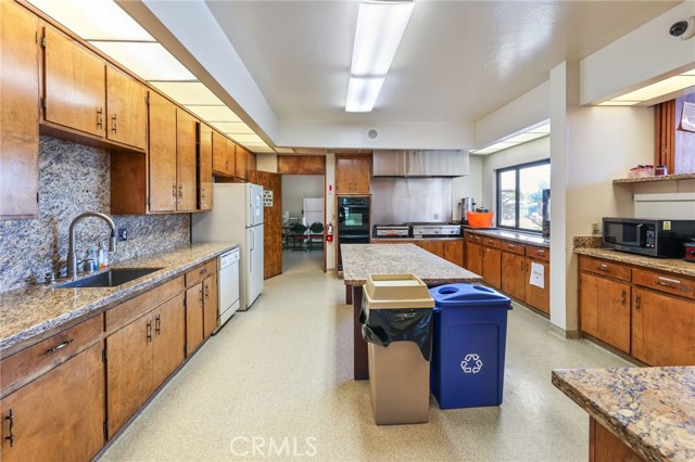 15111 Pipeline Avenue, Chino Hills CA: https://media.crmls.org/medias/29dabdec-178c-4e5f-be63-e02bf0215681.jpg