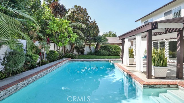 Detail Gallery Image 8 of 42 For 973 Azalea Dr, Costa Mesa,  CA 92626 - 4 Beds | 3 Baths